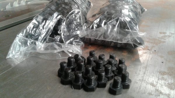 FABRICACION DE PERNOS EN POLIAMIDAS
